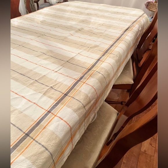Unknown Brand Table Cloth - Picture 2 of 4